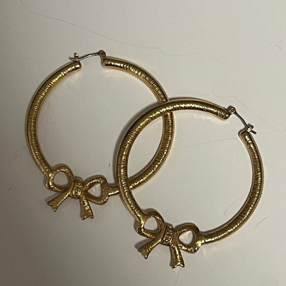 Large hoop earrings with bows, hearts & rhinestones - Picture 2 of 2